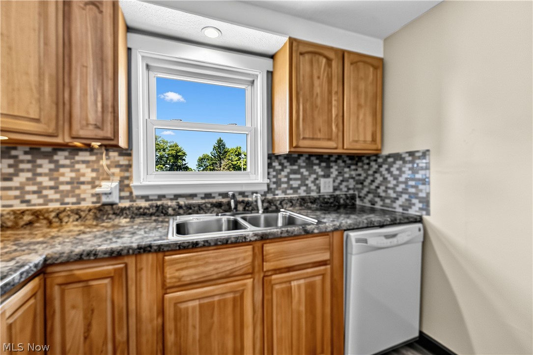 663 Boyd Street NE Masury OH 44438