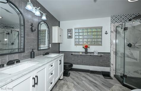 5042 Laddie Drive New Franklin OH 44319