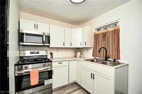 1228 Arnold Avenue Akron OH 44305