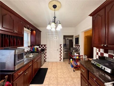 15220 Lucknow Avenue Cleveland OH 44110