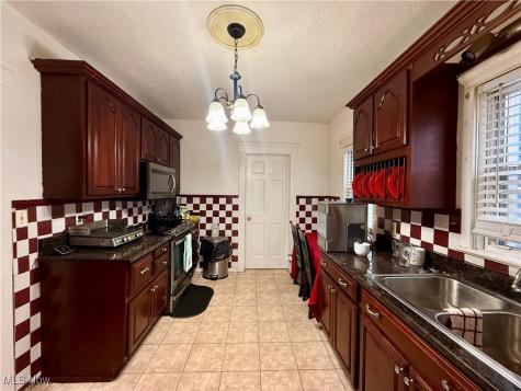 15220 Lucknow Avenue Cleveland OH 44110