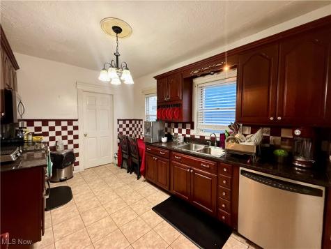 15220 Lucknow Avenue Cleveland OH 44110