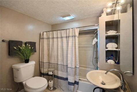 15220 Lucknow Avenue Cleveland OH 44110