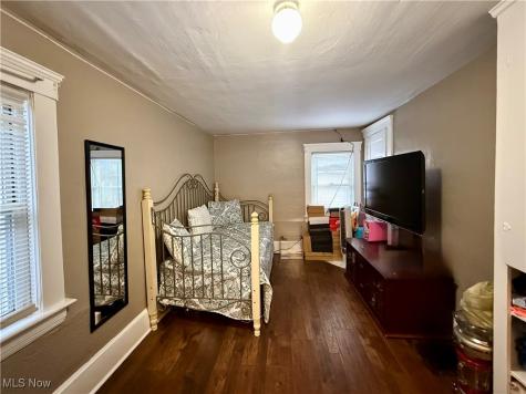 15220 Lucknow Avenue Cleveland OH 44110