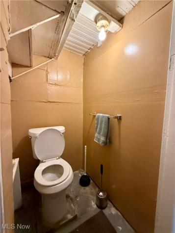 15220 Lucknow Avenue Cleveland OH 44110