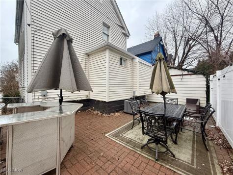 15220 Lucknow Avenue Cleveland OH 44110