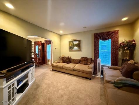 15220 Lucknow Avenue Cleveland OH 44110