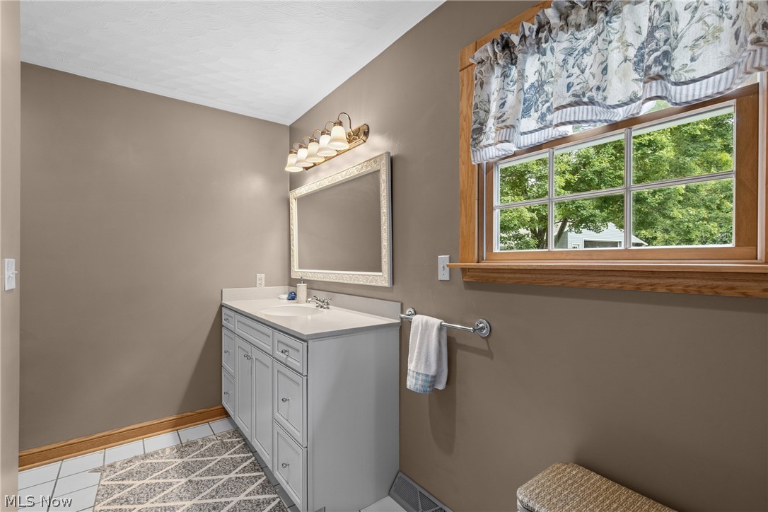 48211 Moore Road East Liverpool OH 43920