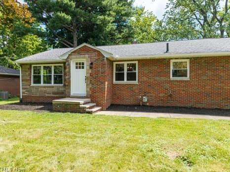 2805 Glencoe Akron OH 44319