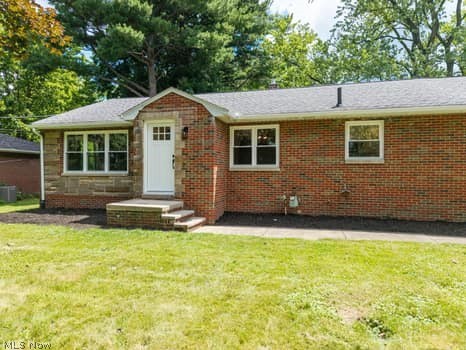 2805 Glencoe Akron OH 44319