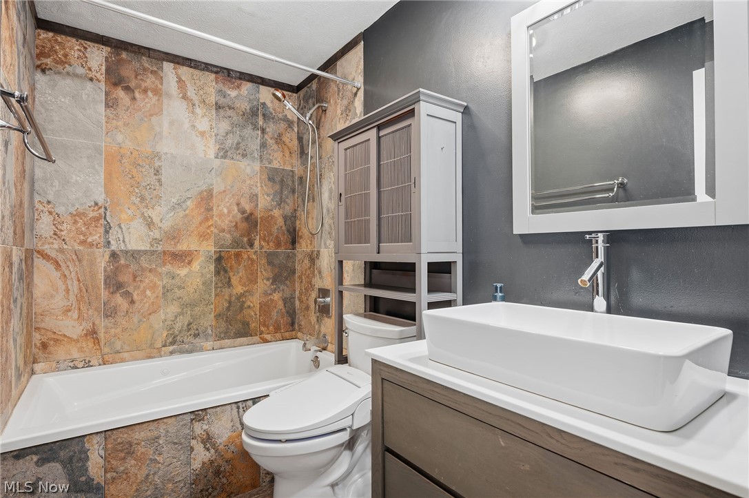 5760 Canterbury Road New Franklin OH 44319