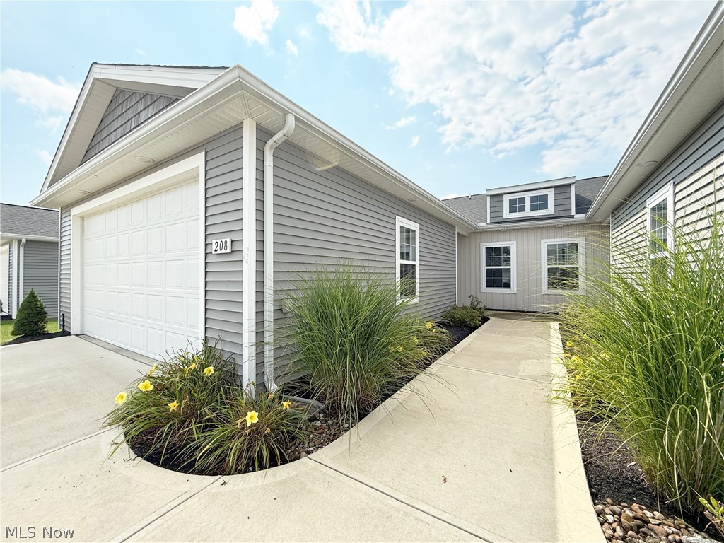 208 Silver Spring Circle Elyria OH 44035