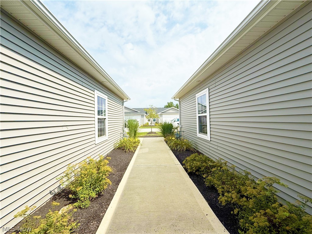 208 Silver Spring Circle Elyria OH 44035