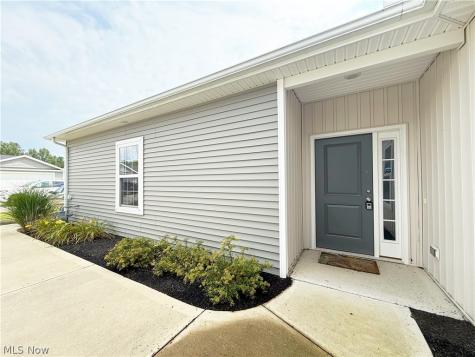 208 Silver Spring Circle Elyria OH 44035