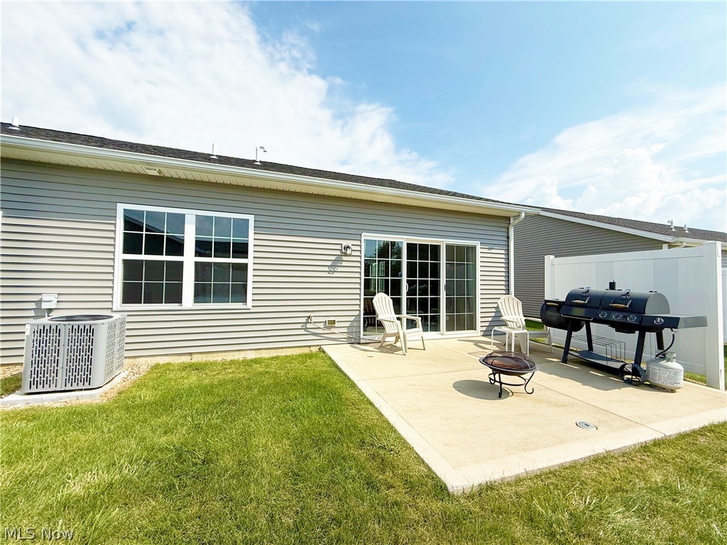 208 Silver Spring Circle Elyria OH 44035