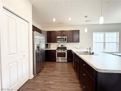 208 Silver Spring Circle Elyria OH 44035