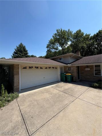 5487 Beacon Hill Court Seven Hills OH 44131