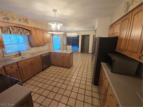 187 Crestview Drive Elyria OH 44035