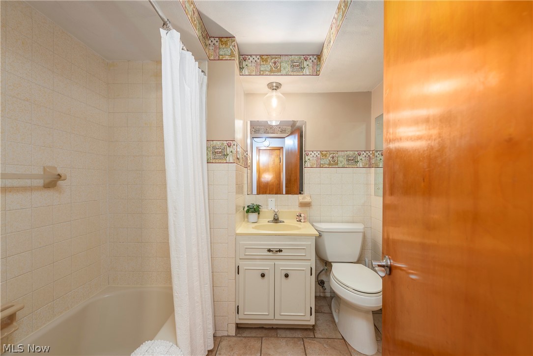 135 Foresthill Drive Amherst OH 44001