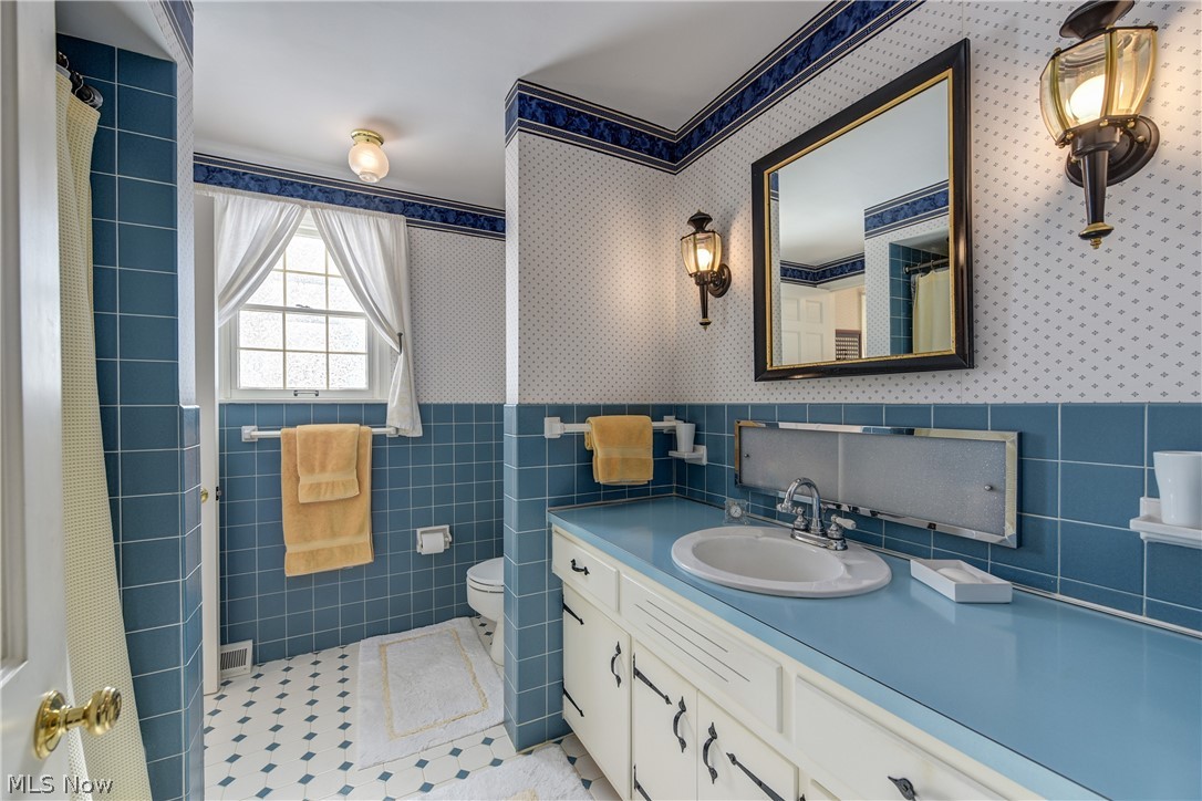 4804 Maple Hill Drive Seven Hills OH 44131