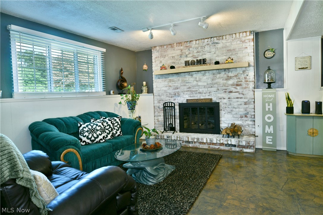 600 Pegotty Court NE Warren OH 44484