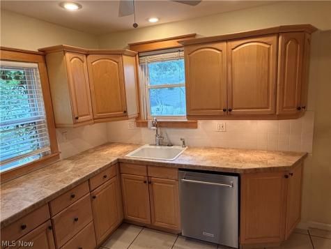 25770 Wolf Road Bay Village OH 44140