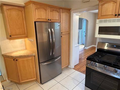 25770 Wolf Road Bay Village OH 44140
