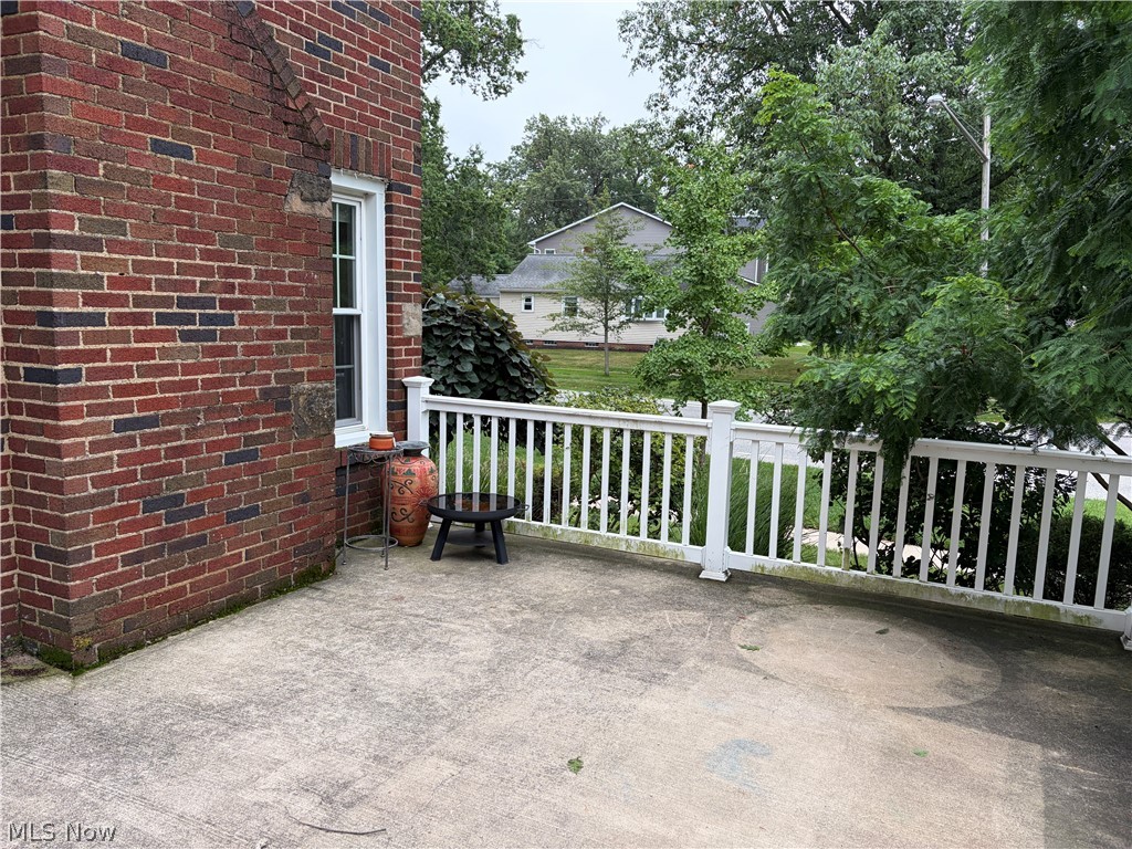 25770 Wolf Road Bay Village OH 44140