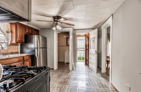 3577 W 46 Cleveland OH 44102