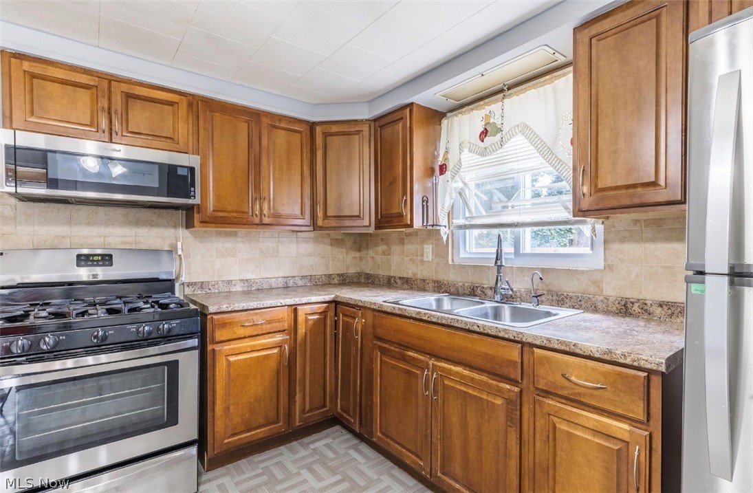 3577 W 46 Cleveland OH 44102