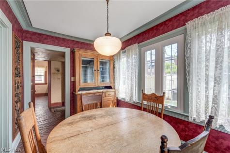1071 Abbieshire Avenue Lakewood OH 44107