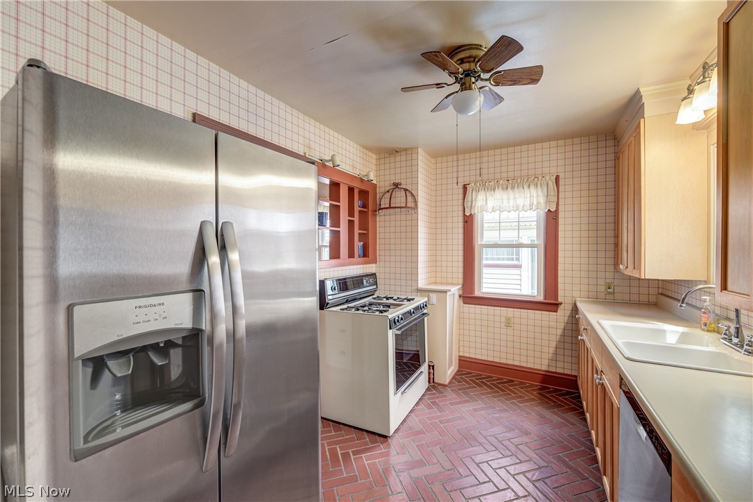 1071 Abbieshire Avenue Lakewood OH 44107