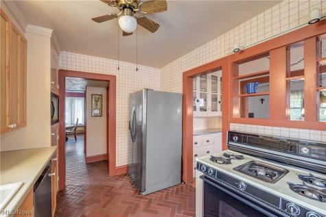 1071 Abbieshire Avenue Lakewood OH 44107