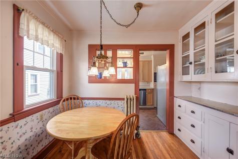 1071 Abbieshire Avenue Lakewood OH 44107