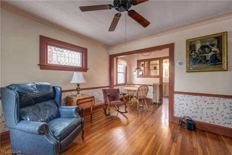 1071 Abbieshire Avenue Lakewood OH 44107