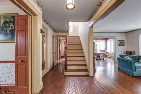 1071 Abbieshire Avenue Lakewood OH 44107