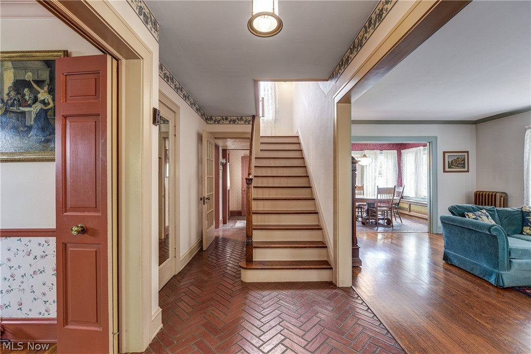 1071 Abbieshire Avenue Lakewood OH 44107