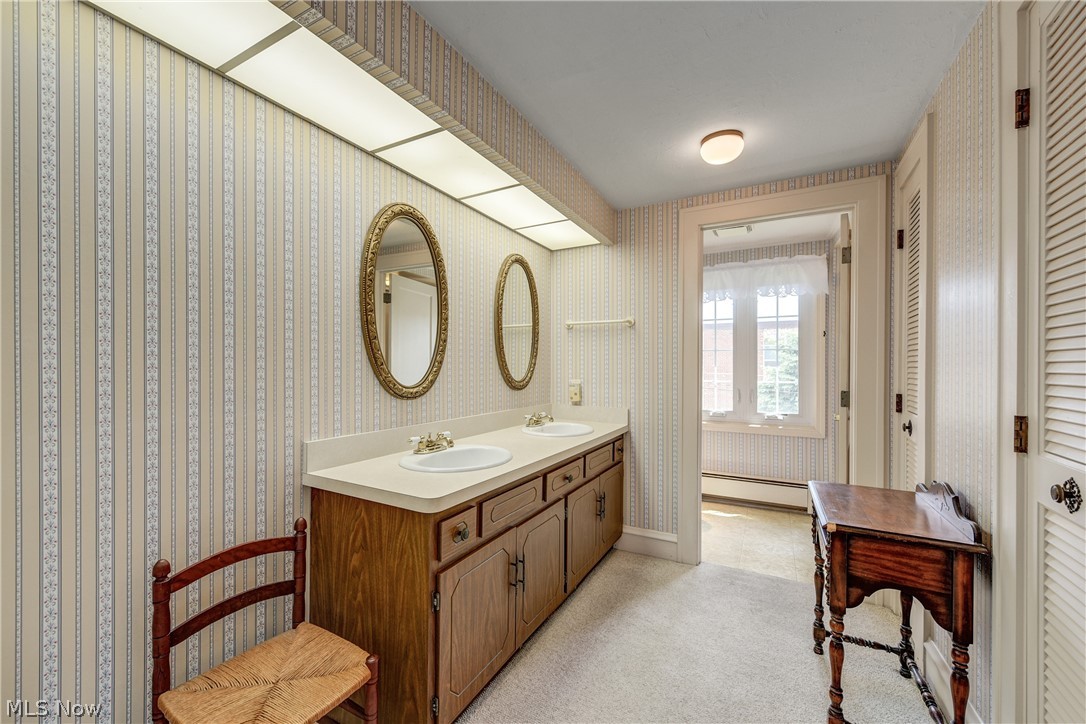 1071 Abbieshire Avenue Lakewood OH 44107