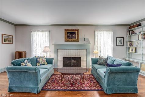 1071 Abbieshire Avenue Lakewood OH 44107