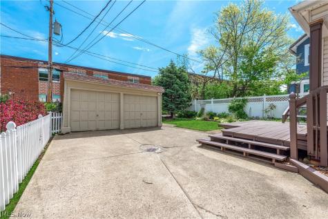 1071 Abbieshire Avenue Lakewood OH 44107