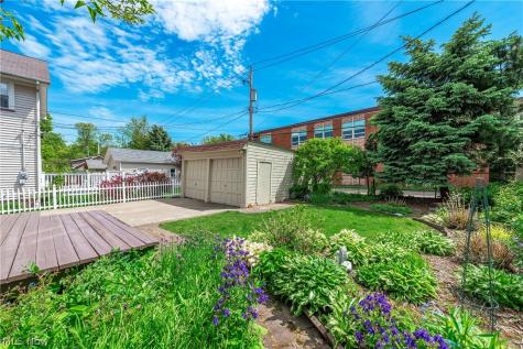 1071 Abbieshire Avenue Lakewood OH 44107