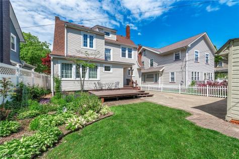 1071 Abbieshire Avenue Lakewood OH 44107