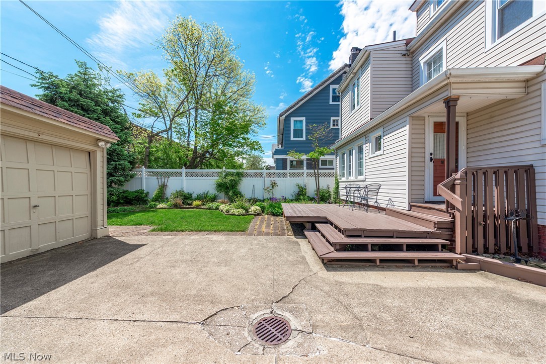 1071 Abbieshire Avenue Lakewood OH 44107