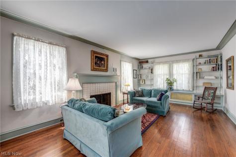 1071 Abbieshire Avenue Lakewood OH 44107