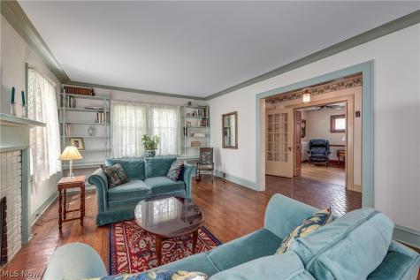 1071 Abbieshire Avenue Lakewood OH 44107