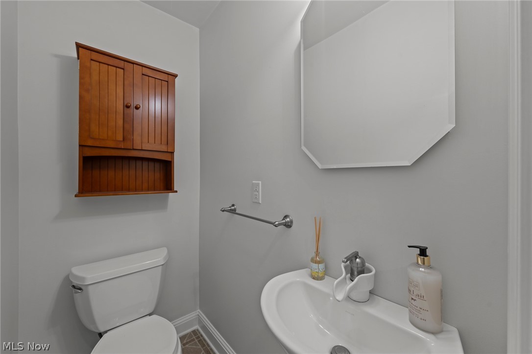 225 Melbourne Avenue Akron OH 44313