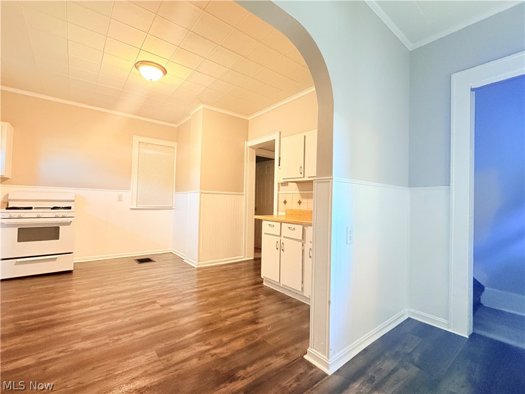 1147 Newton Street Akron OH 44305
