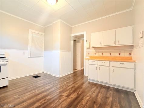 1147 Newton Street Akron OH 44305