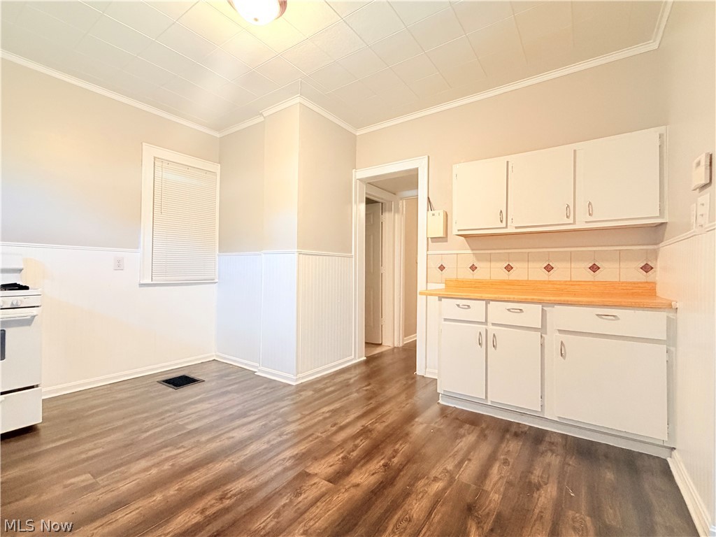 1147 Newton Street Akron OH 44305