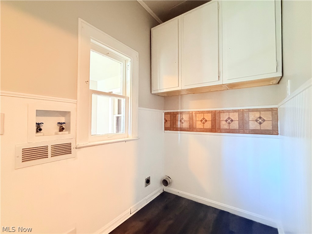 1147 Newton Street Akron OH 44305